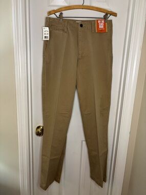 Dockers Off the Clock khaki pant- size 30/32- NWT